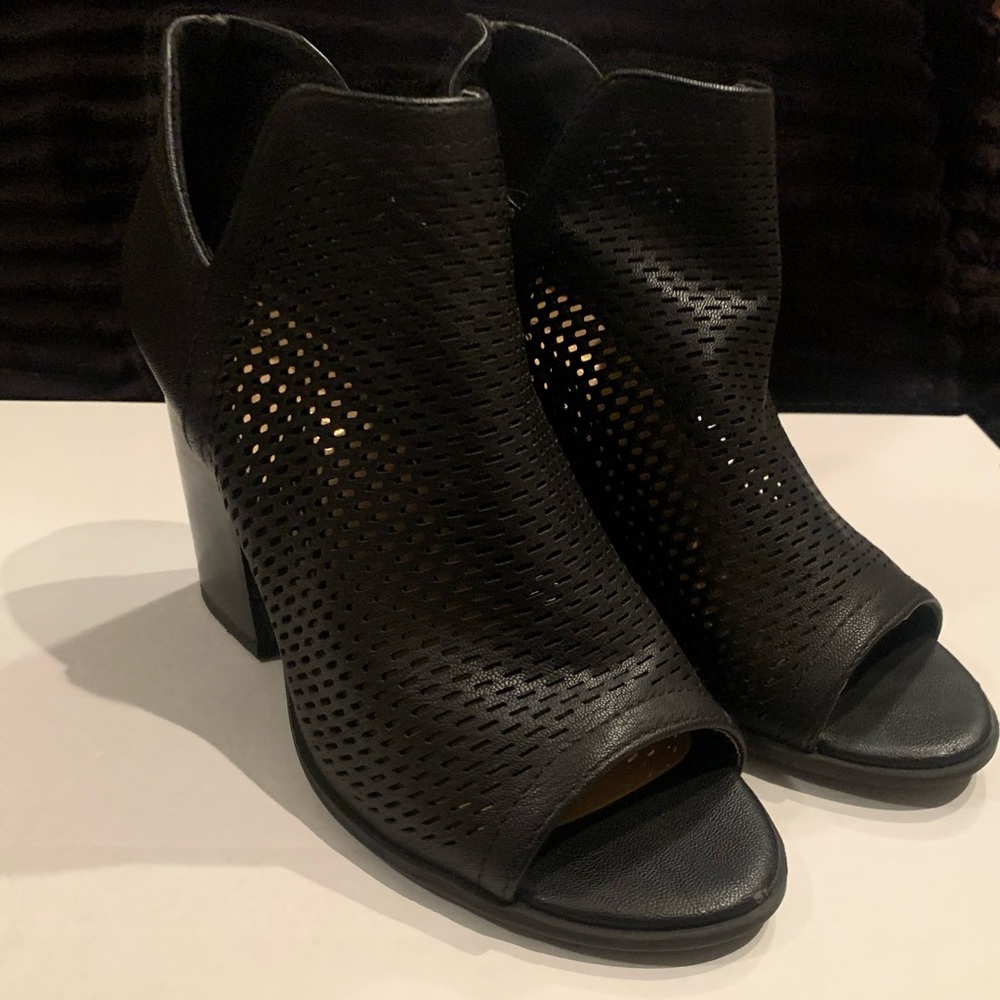 Open toe bootie